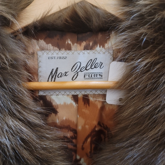 Genuine Fur coat. - Picture 3 of 16